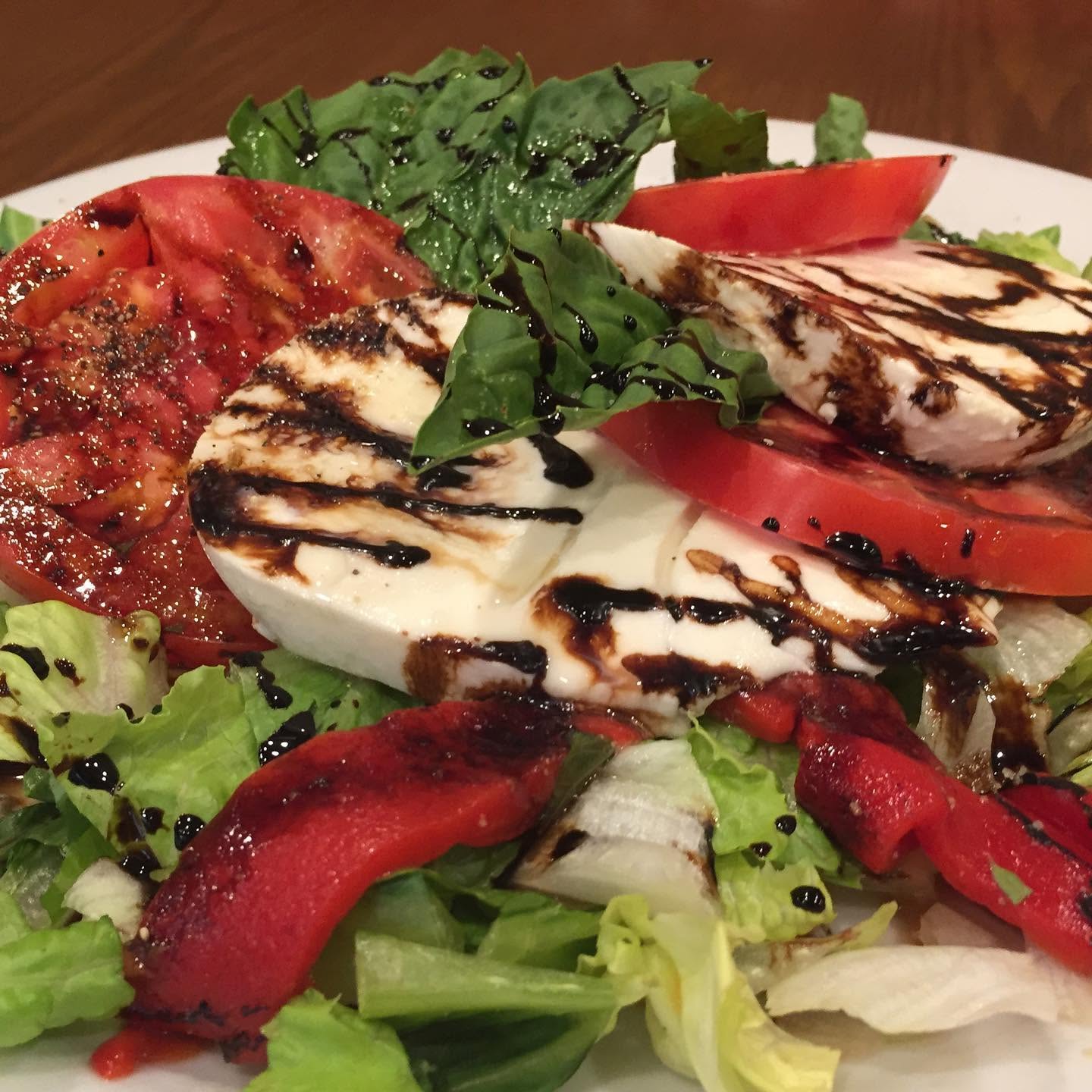 Caprese salad with fresh mozzarella and tomato