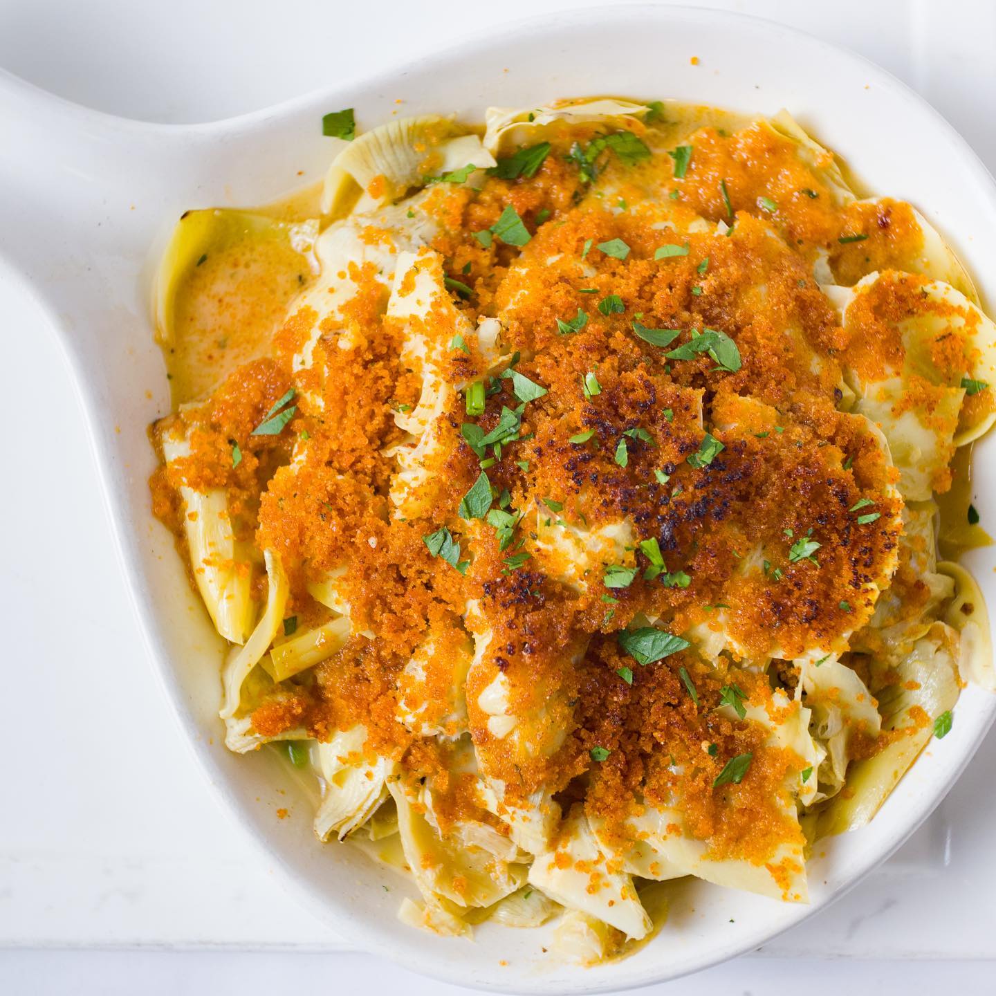 Baked artichoke hearts with breadcrumb crust and parsley